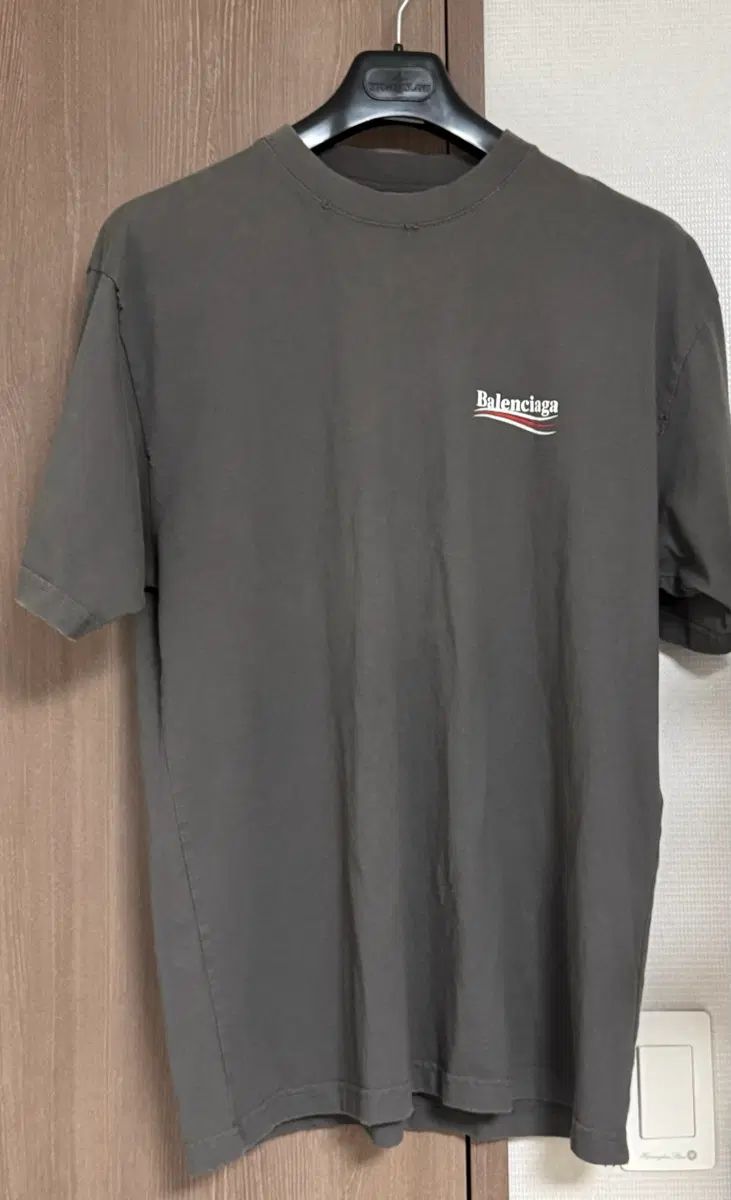 バレンシアガ 23SS ロゴ 半袖 Tシャツ DARK GREY 41,454円