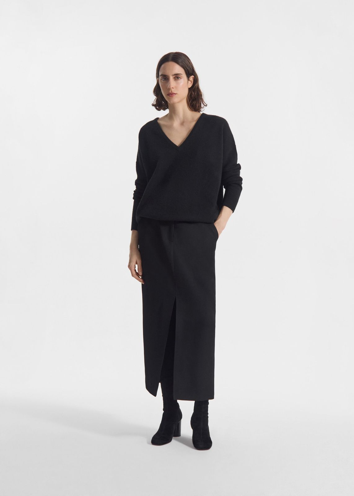 【新品・最安値】Co V-neck long sleeve BLACK 正規品 ノースリーブ 46,680円