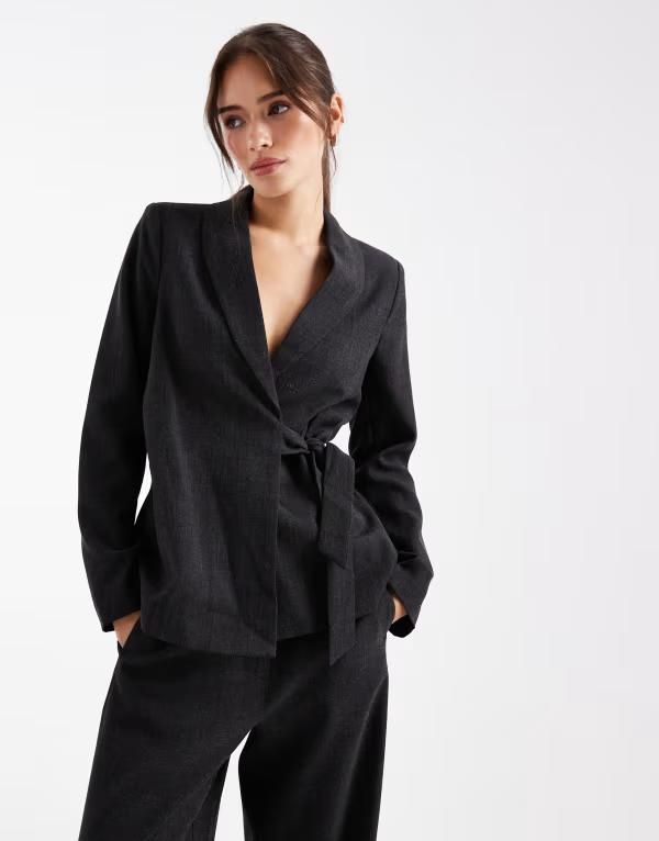 ヴェロモーダ レディース アウター ジャケット・ブルゾン ブレザー Vero Moda tailored tie side blazer in dark heather gray part of a
