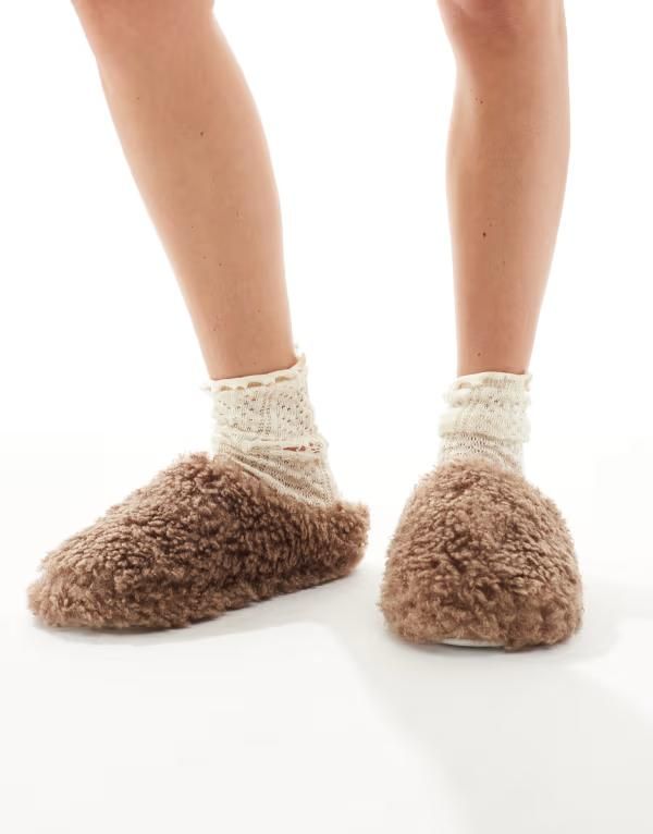 ラウンジャブル レディース シューズ サンダル Loungeable cozy borg mule slippers in mocha BROWN ブラウン 10,935円