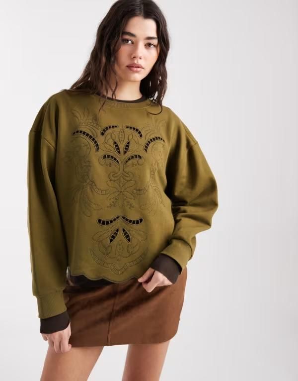 ミスセルフフリッジ レディース アウター ニット・セーター スウェット シャツ 刺繍 Misselfridgembroidered tie side sweatshirt in olive オリーブ
