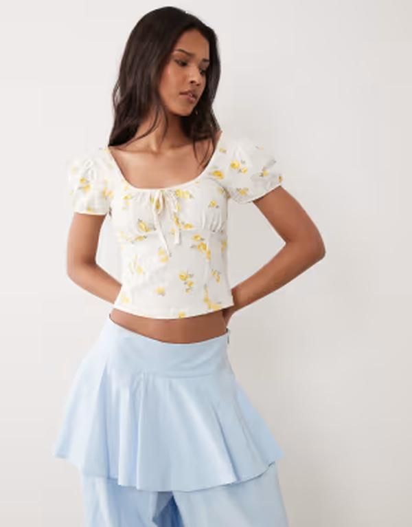 ミスセルフフリッジ レディース トップス シャツ フラワー柄 プリント フラワー Misselfridge puff sleeve milkmaid top in floral print Ditsy