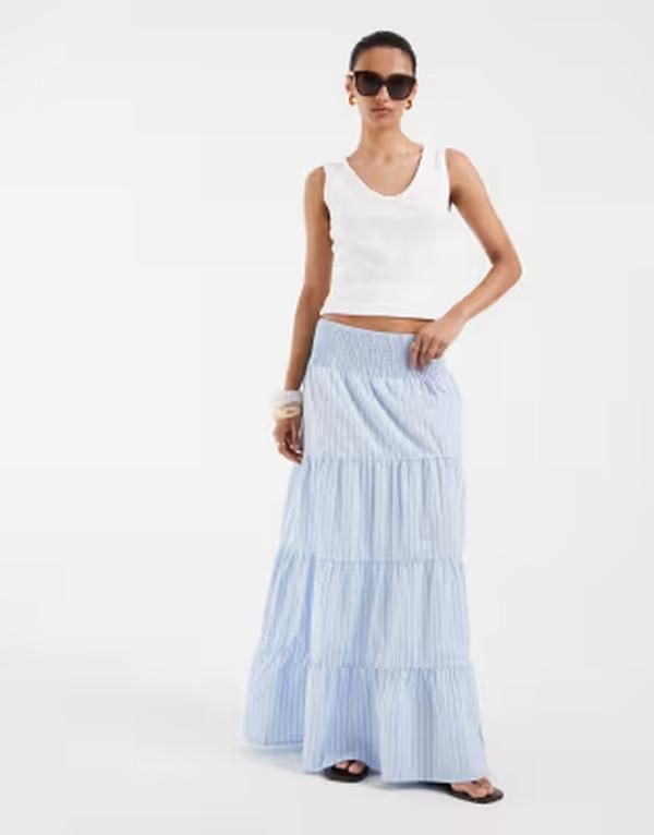 ヴェロモーダ レディース ボトムスカート ティアード マキシ Vero Moda shirred waistiered boho maxi skirt and white stripes Blue w