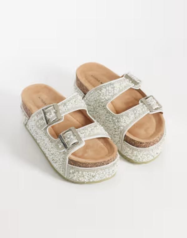アザレア ワン レディース シューズ サンダル Azalea Wang Opaline flatform buckle sandals with faux pearls IVORY アイボリー 28,324円