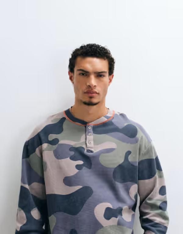 コルージョン メンズ トップス Tシャツ COLLUSION washed long sleeve waffle Tshirt in camo