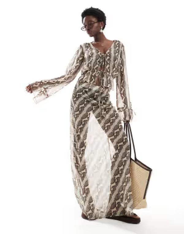 ウェンズデーガール レディース ボトムスカート プリント シアー Wednesdays Girl snake print sheer beach skirt part of a set Brown s