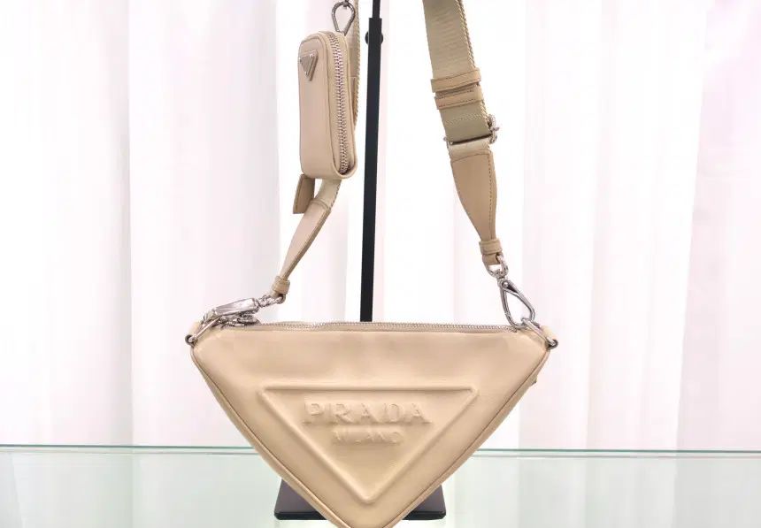 PRADA トライアングル ショルダーバッグ 1BH190 デパート