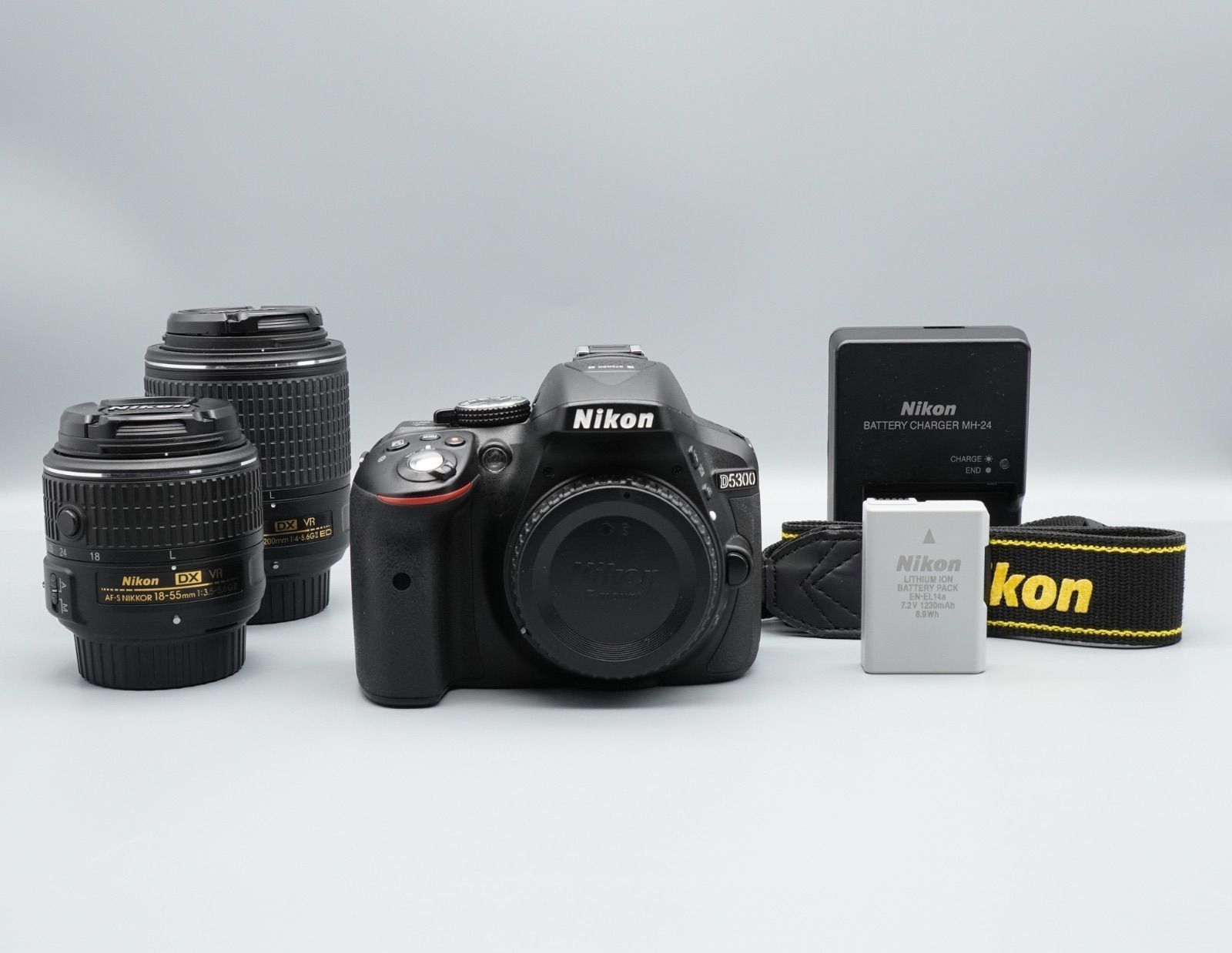 Nikon D5300 ダブルズームキット 美品 デジタル一眼レフ ショット数15393 28,535円