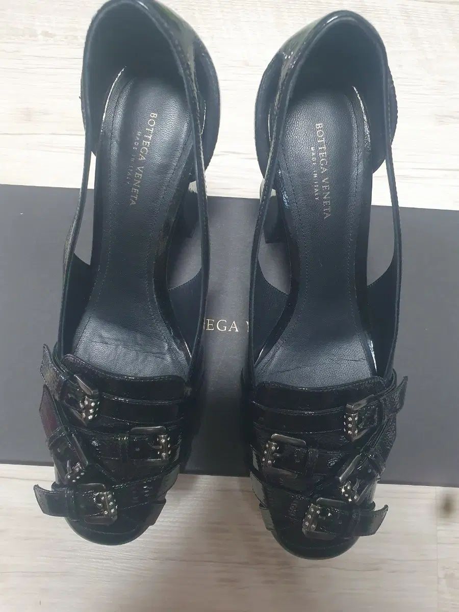 BOTTEGA VENETA ボッテガ・ヴェネタ ブラック ペイデント ストラップ ヒール