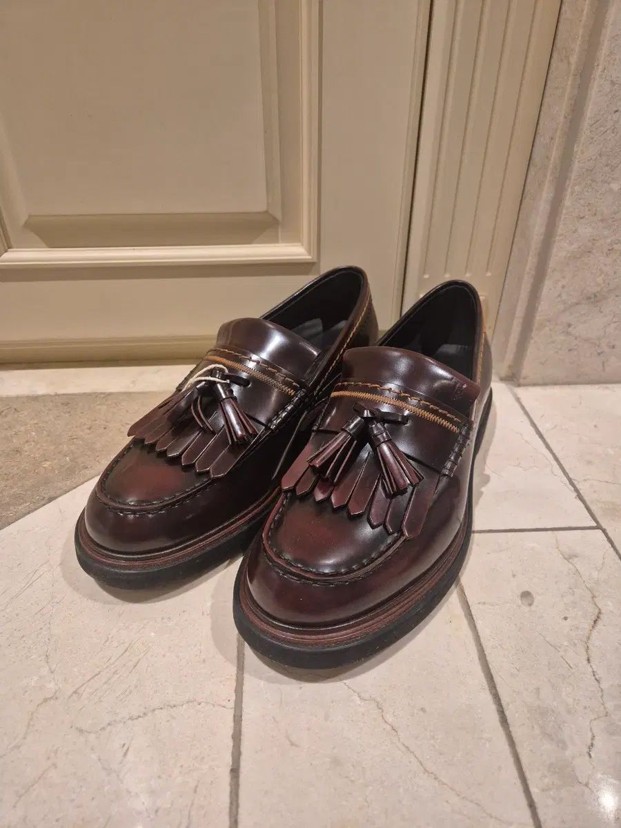 TOD'S トッズ タッセル ローファー 新品 サイズ 5 (245-250)