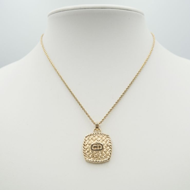 Christian Dior（クリスチャン ディオール）CDロゴ ヴィンテージ ネックレス スクエア 編み込みモチーフ ゴールドカラー レディース【中古】