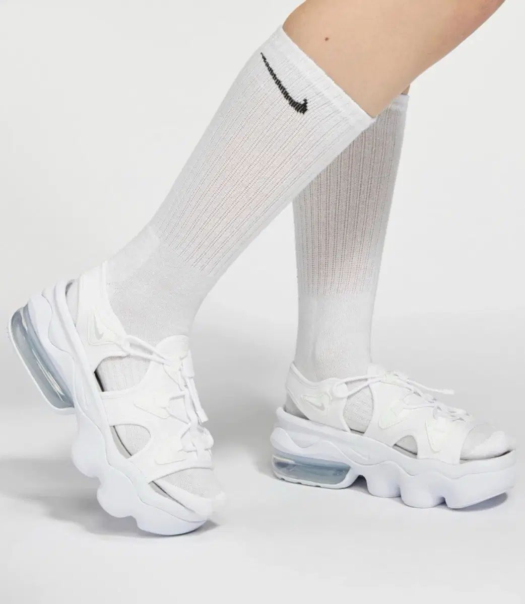 NIKE 九井一 サンダル 白