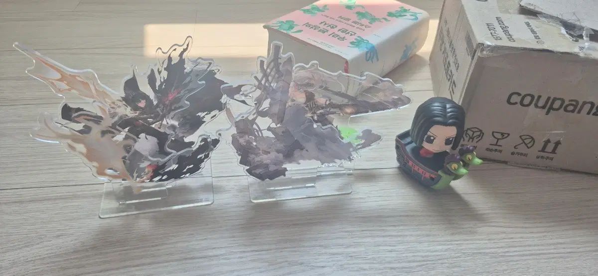 アニメキャラクター アクリルスタンド 2個 + フィギュア