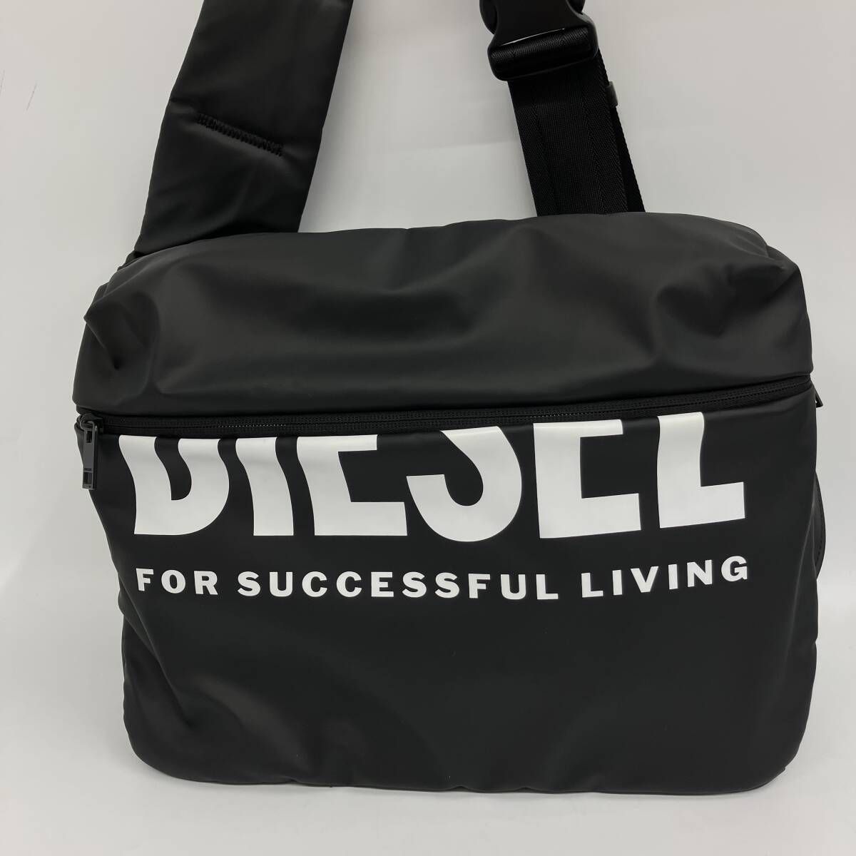 DIESEL/ディーゼル／ボディバッグ/ブラック／ホワイトハーフロゴ／RN93243 CA25594 9,266円