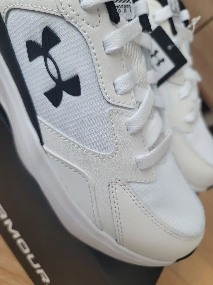 UNDER ARMOUR アンダーアーマー スニーカー 265 (新品)