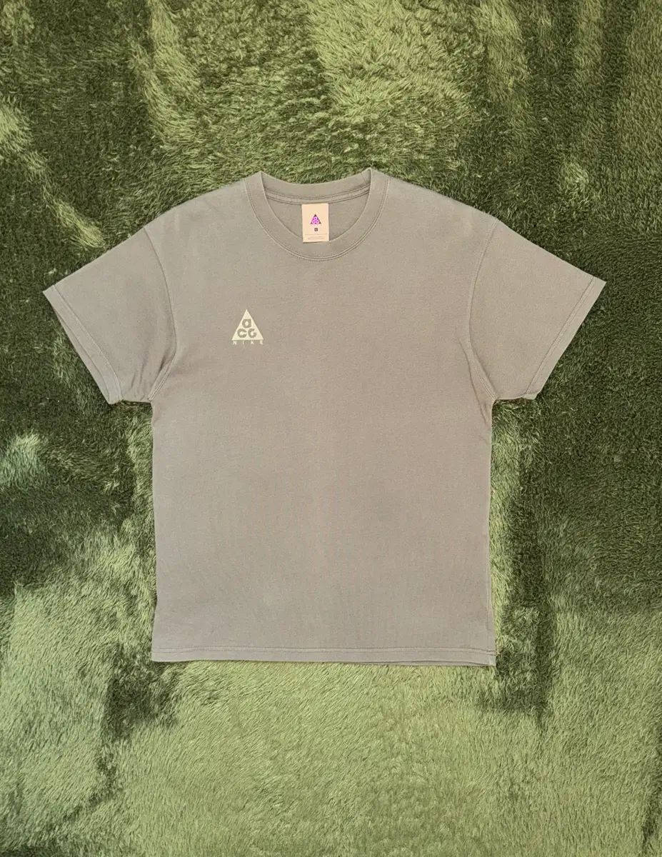 L NIKE ACG エンブロイダリー ロゴ Tシャツ カーキ - アジア