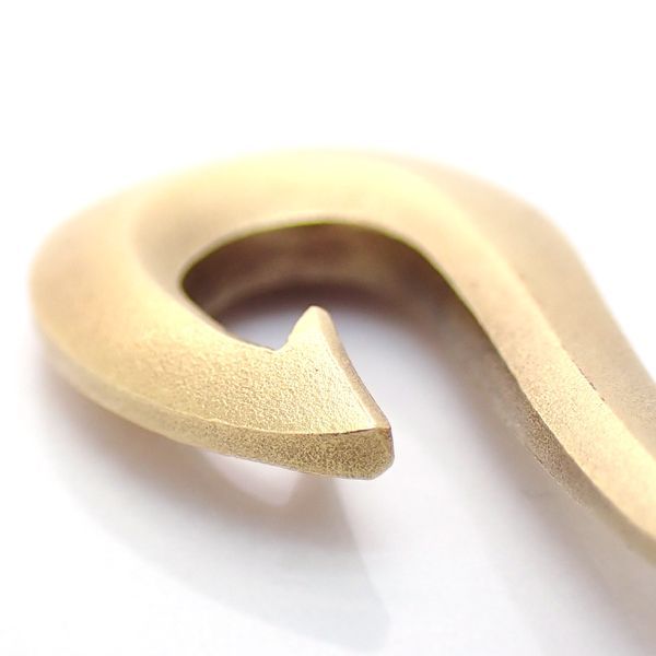 Pomellato フィッシュフック ペンダントトップ 18kt イエローゴールド
