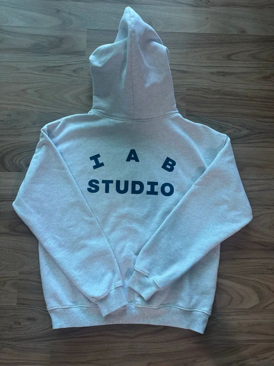 IAB Studio フーディー