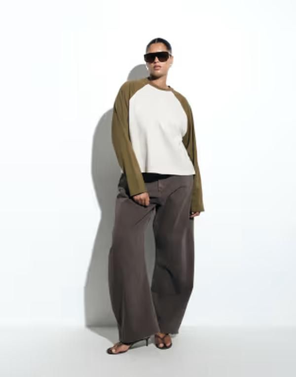 エイソス レディース ボトムス デニムパンツ ジーンズ ASOS Curve ASOS DESIGN Curve Bow Barrel Jeans in espresso Chocolate チョコレ