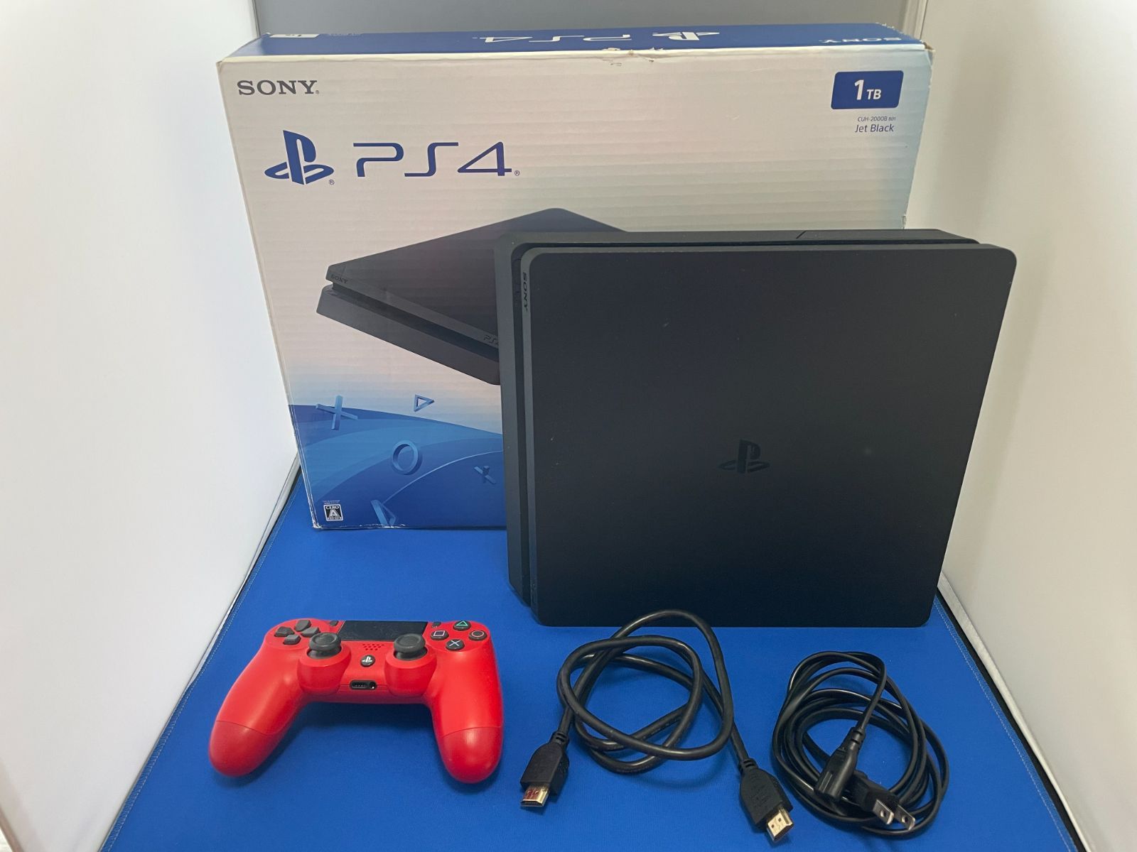 【美品】PS4 (CUH-2000B)本体 1TB 純正コントローラー・外箱・ケーブル類付 動作確認済み 20,880円