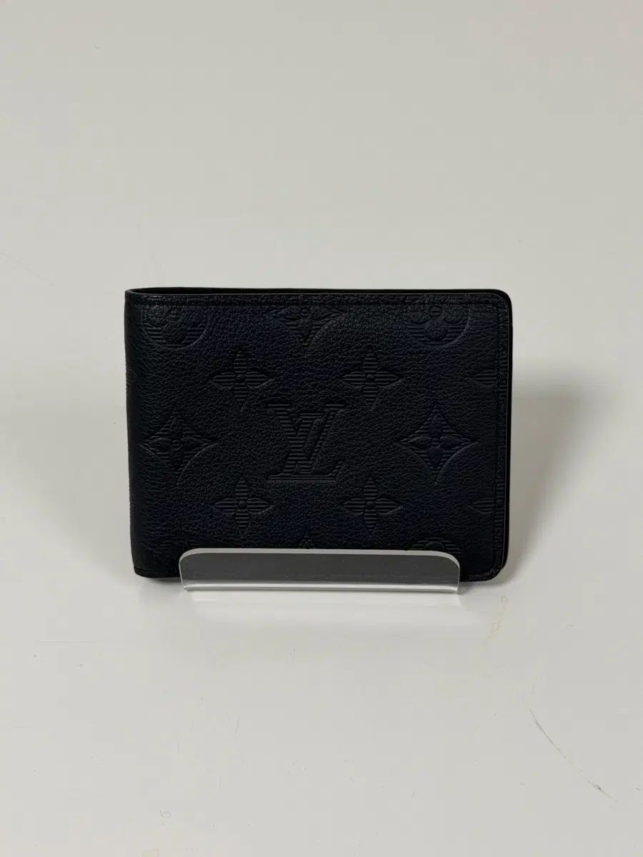 ルイヴィトン モノグラム シャドウ 二つ折り財布 ブラック 53,381円