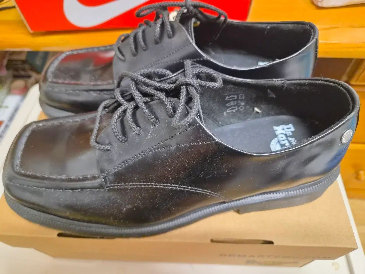 DR. MARTENS ドクターマーチン ザ・ロウ ブラック 5i 250 新品