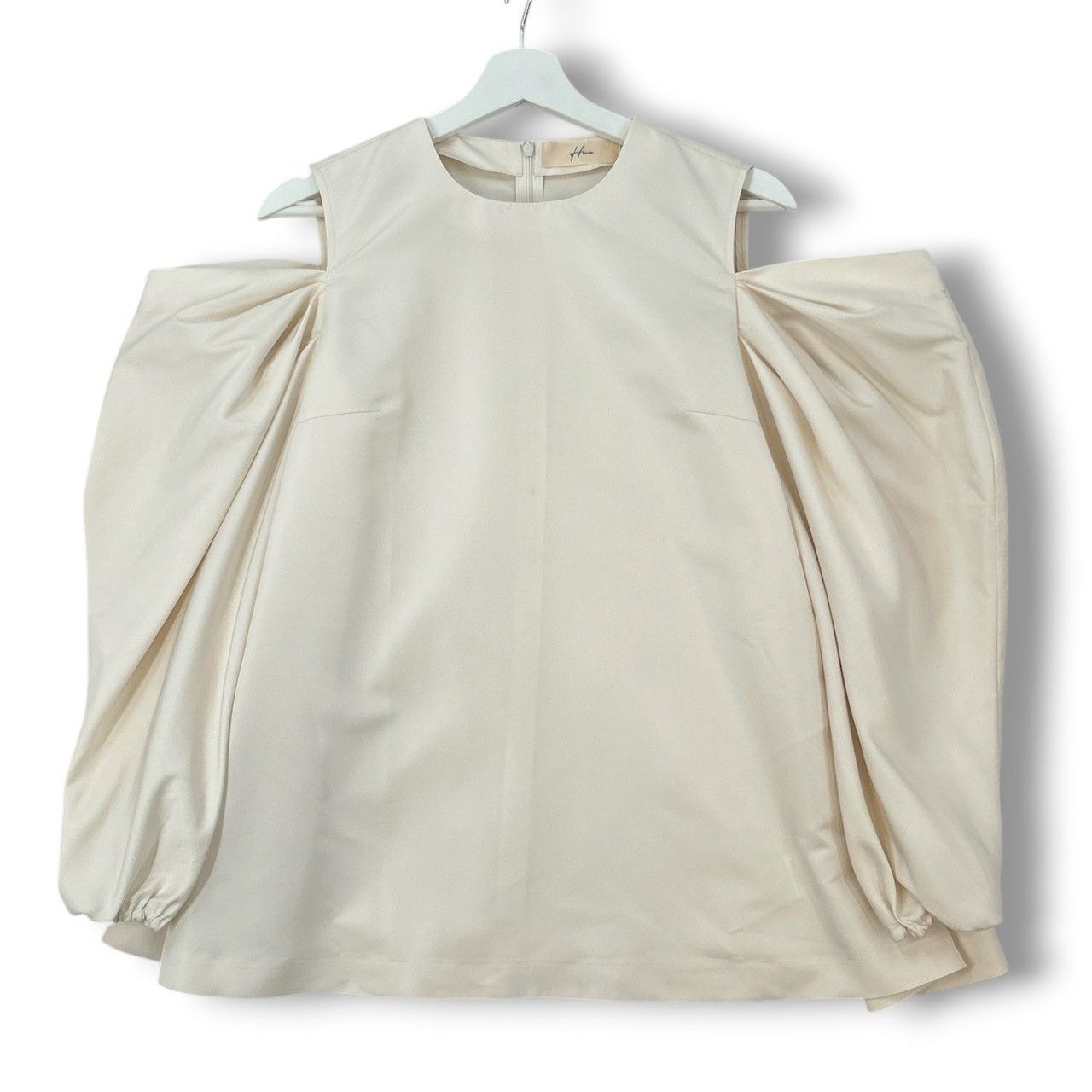 heve カットオフショルダーブラウス バニラ 新品 未使用 タグ付き Heve ヘイヴ Cut off shoulder BL カットオフ