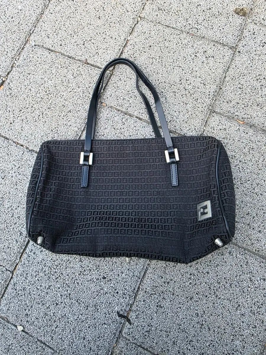 FENDI フェンディ ショルダーバッグ ブラック ヴィンテージ 正規品 30,742円