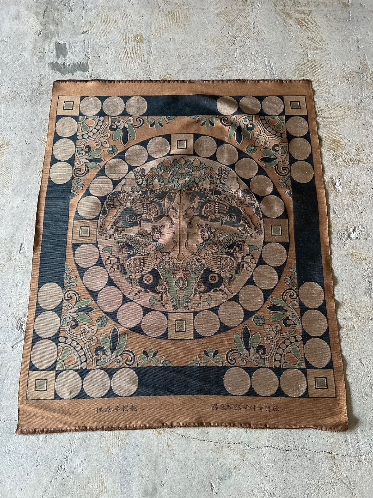 龍村平蔵　法隆寺傳来御物　天 王文旗狩猟文錦　タペストリー・テーブルセンター・テーブル ランナー