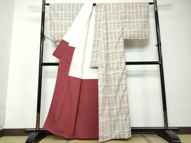 平和屋着物●本場結城紬　重要無形文化財　100亀甲　モロ入り　幾何学文様　正絹　逸品　DABI2497ud