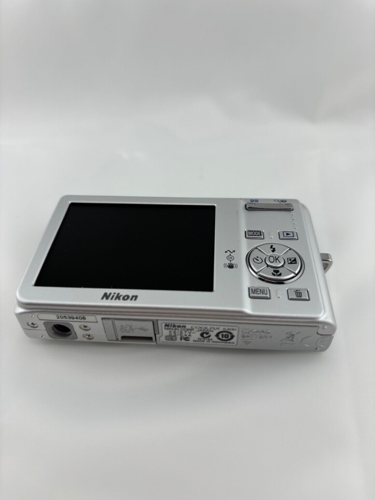 2193【美品、動作確認済み】 Nikon COOLPIX S200 シルバー ニコン