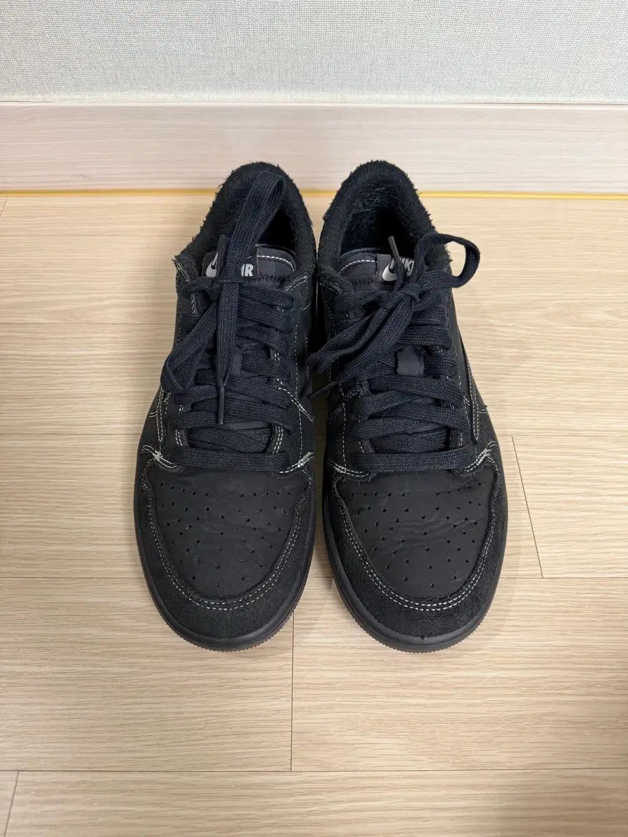 275 NIKE ジョーダン1 スコット ロウ ブラックファントム