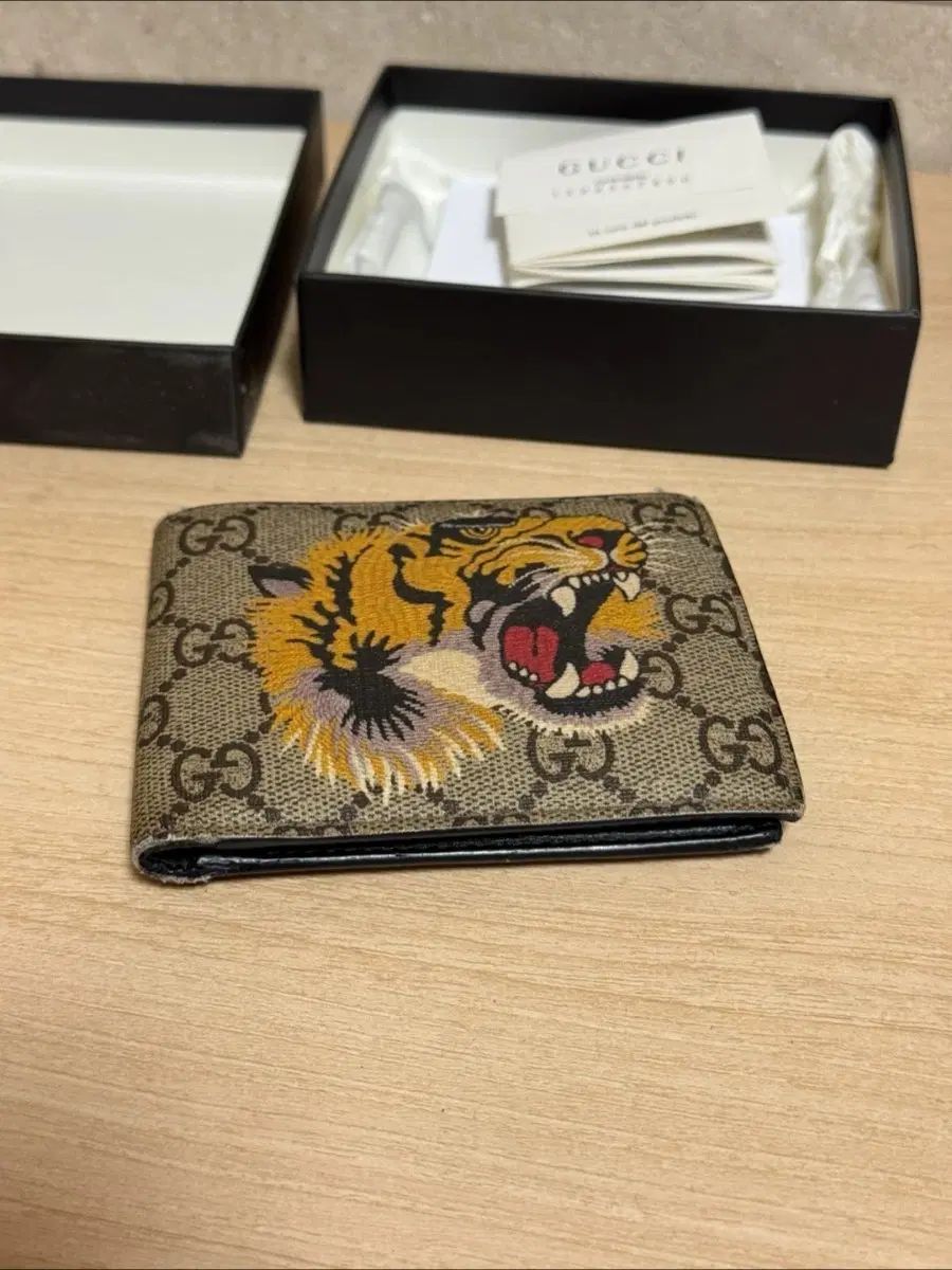 グッチ タイガー パータン 二つ折り財布
