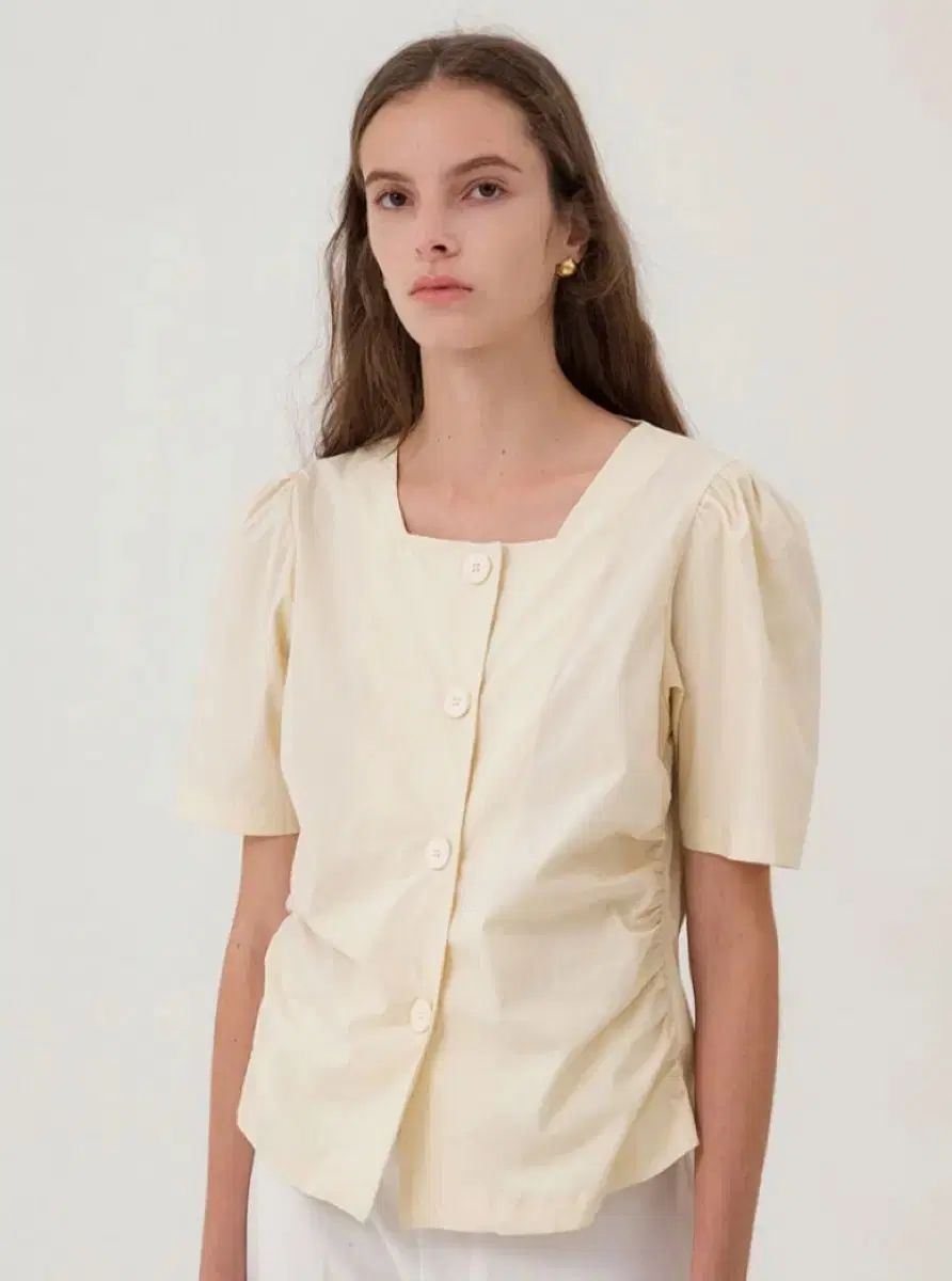 新品) ノーローカル シャカシャカ素材 スクエアネック シャーリング ブラウス 半袖 パフスリーブ 春夏 Butter Yellow