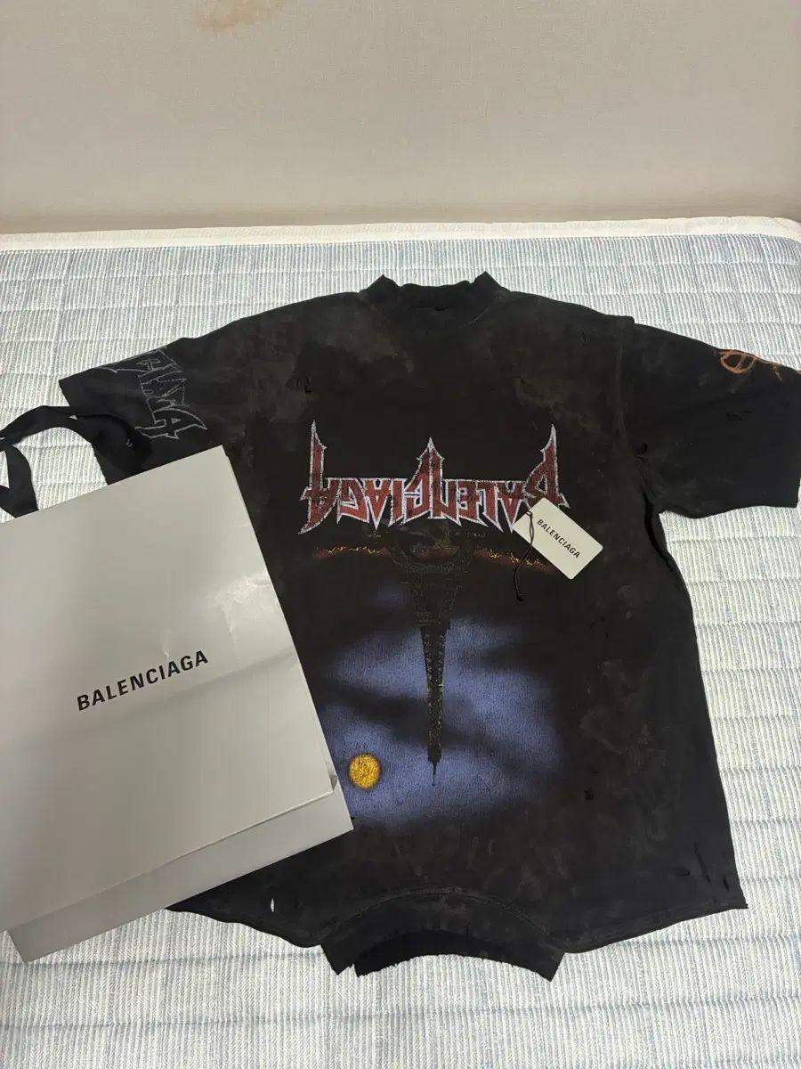 バレンシアガ パリ ムーン アップサイドダウン 半袖 Tシャツ