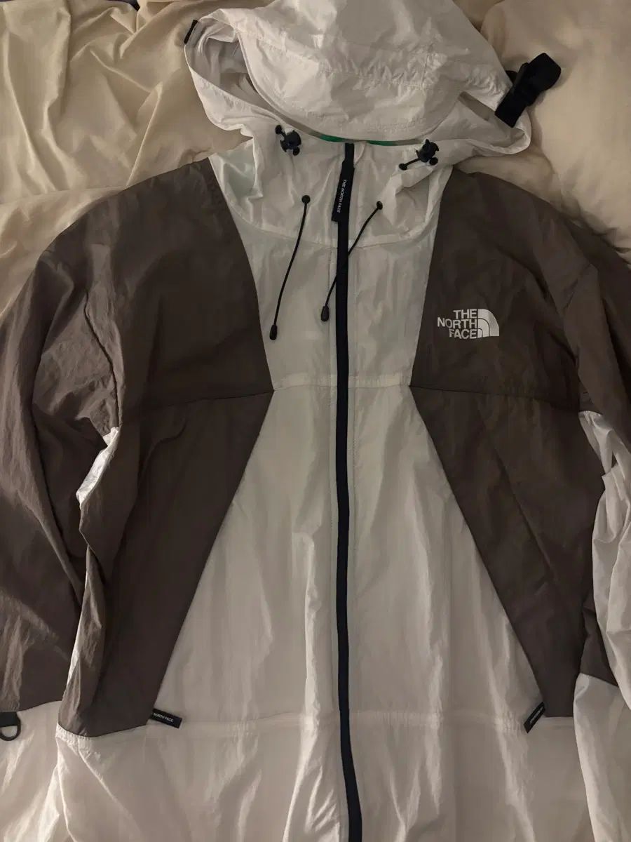 THE NORTH FACE ザノースフェイス ウィンドブレーカー 白/ブラウン