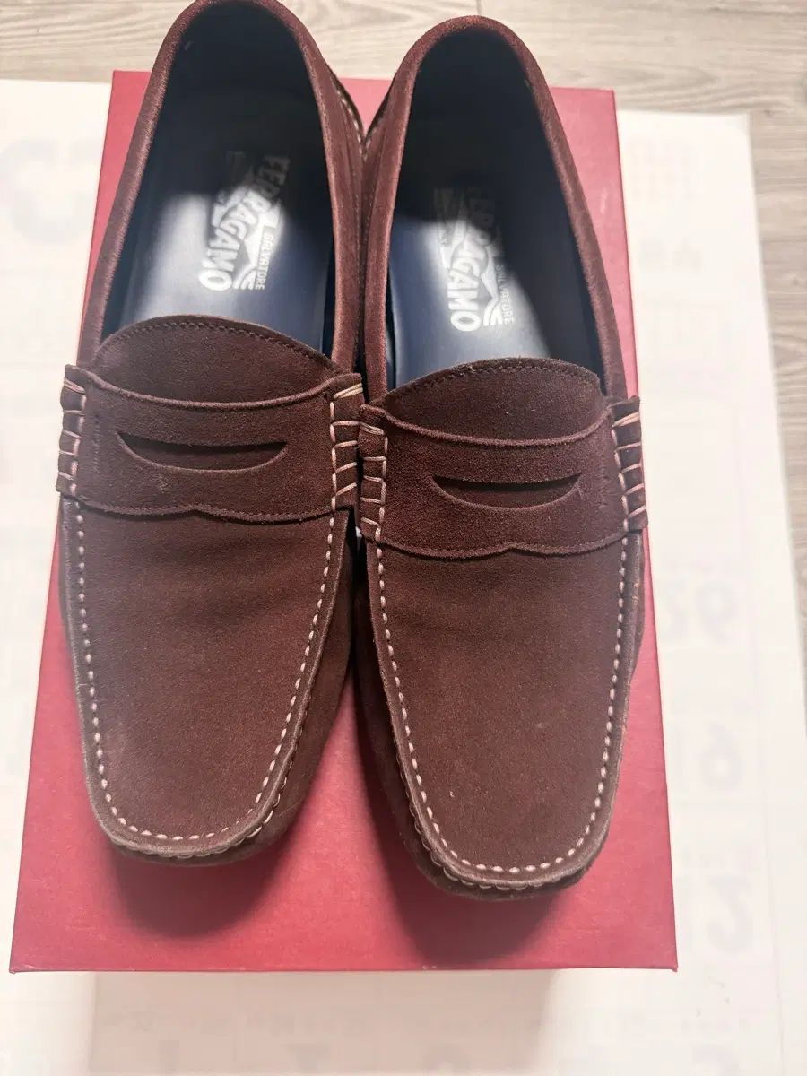 FERRAGAMO フェラガモ ローファー バーガンディ スウェード シューズ 2回着用