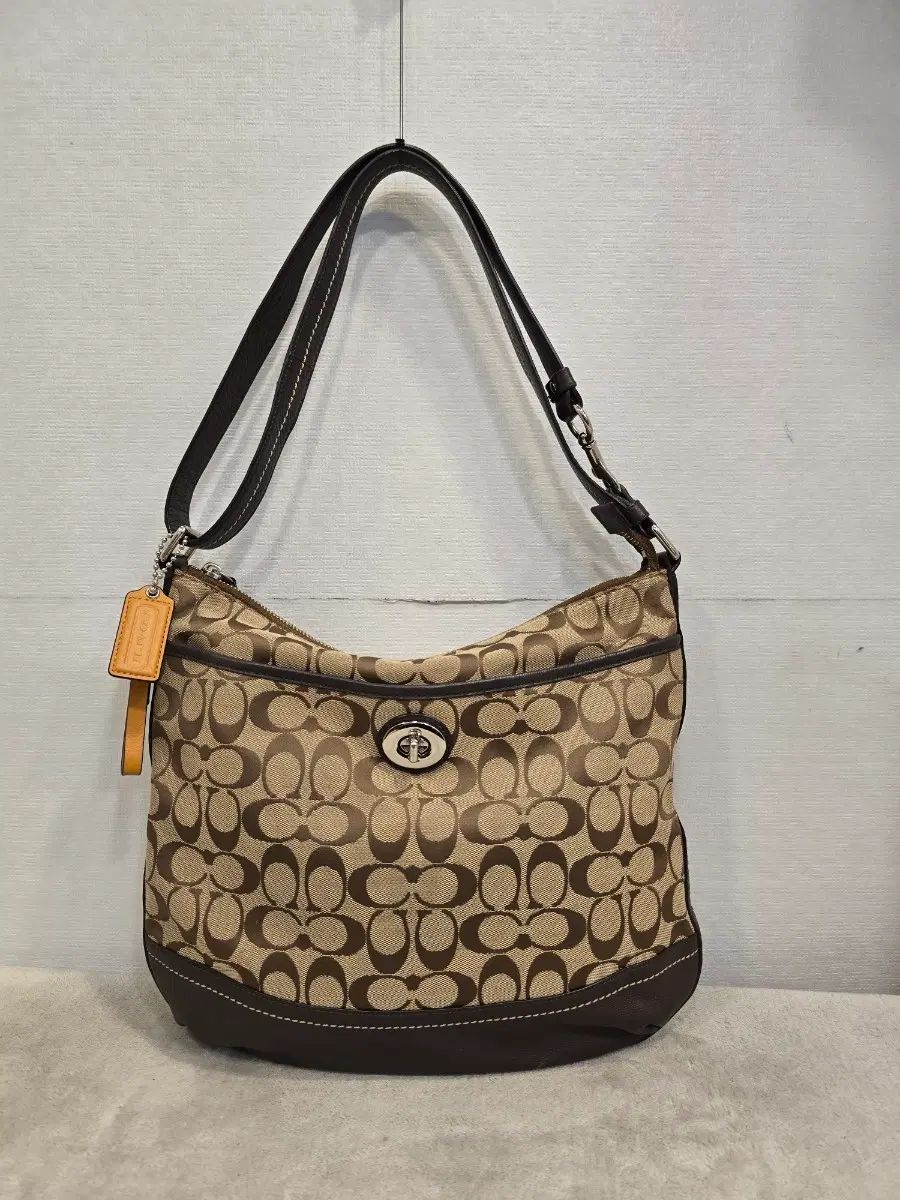 COACH シグネチャー ショルダーバッグ クロスバッグ ブラウン 9,790円