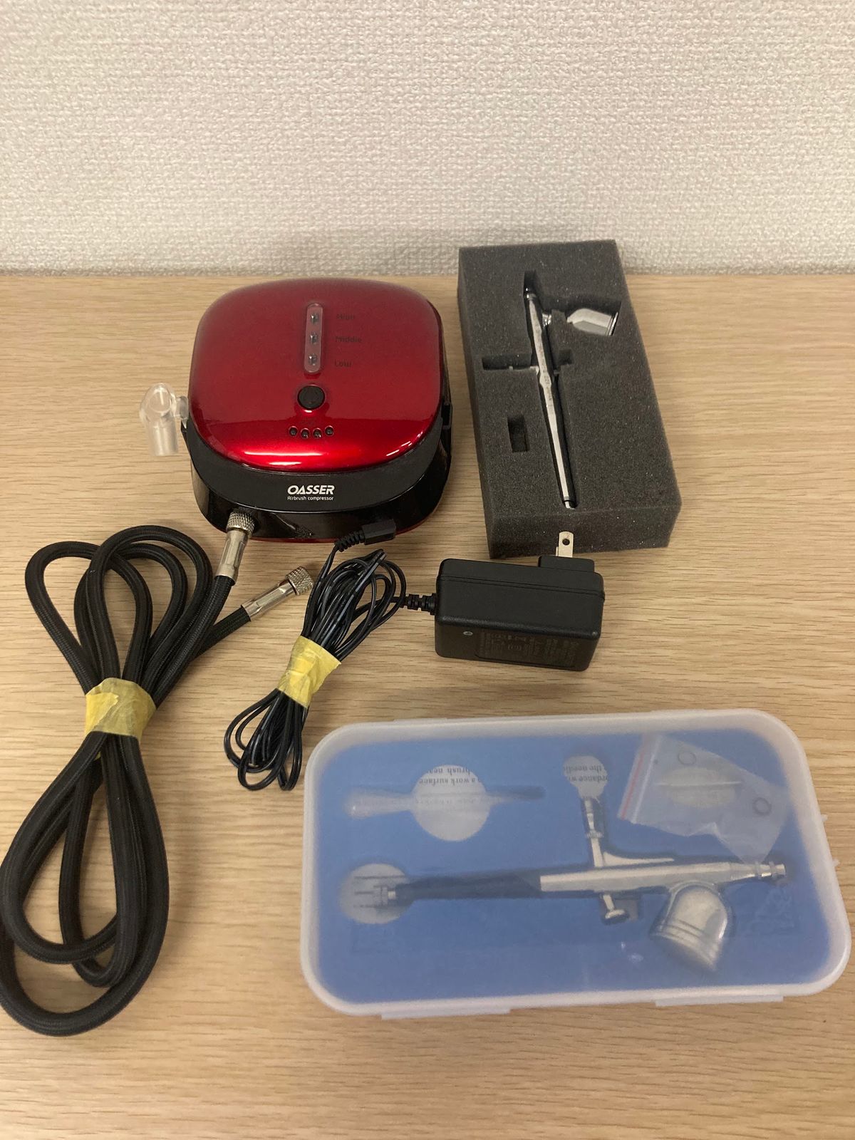 ！【通電確認済・動作未確認】Oasser エアブラシ コンプレッサー セット ハンドピース2本・ホース・ACアダプタ付 レッド【電化製品3】【7】