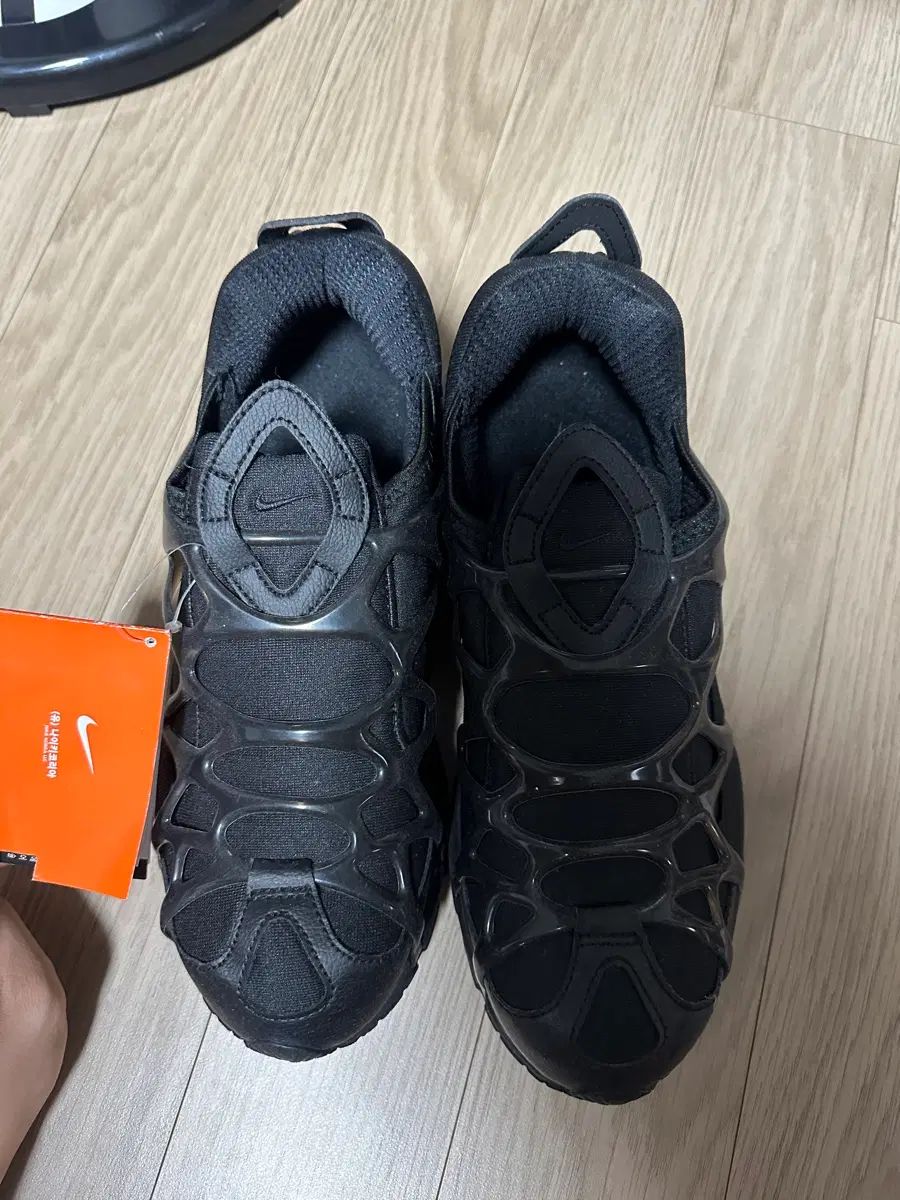 260 NIKE クキニ ブラック