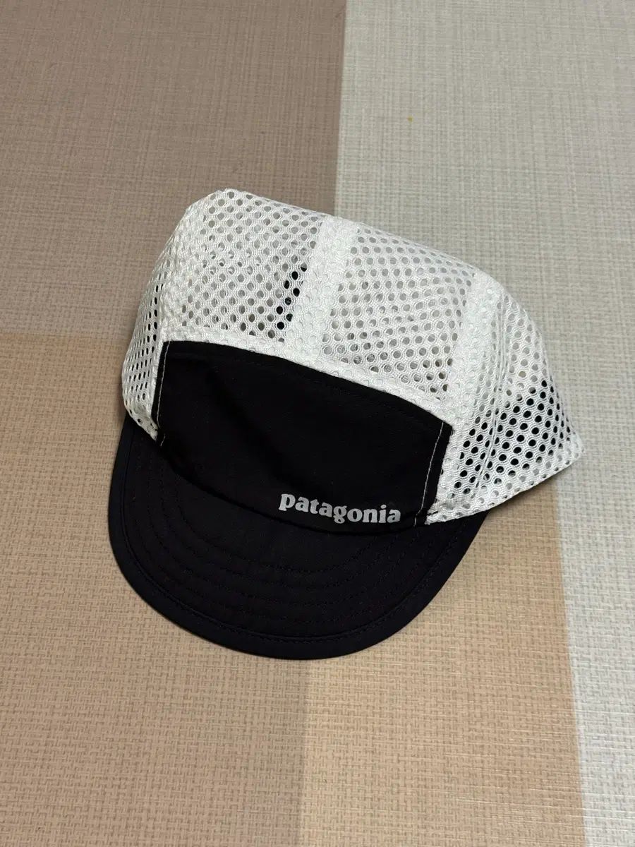 (新品) patagonia パタゴニア ダックビルキャップ メッシュキャップ ブラック / ホワイト / ランニング帽子 キャップ 6,010円