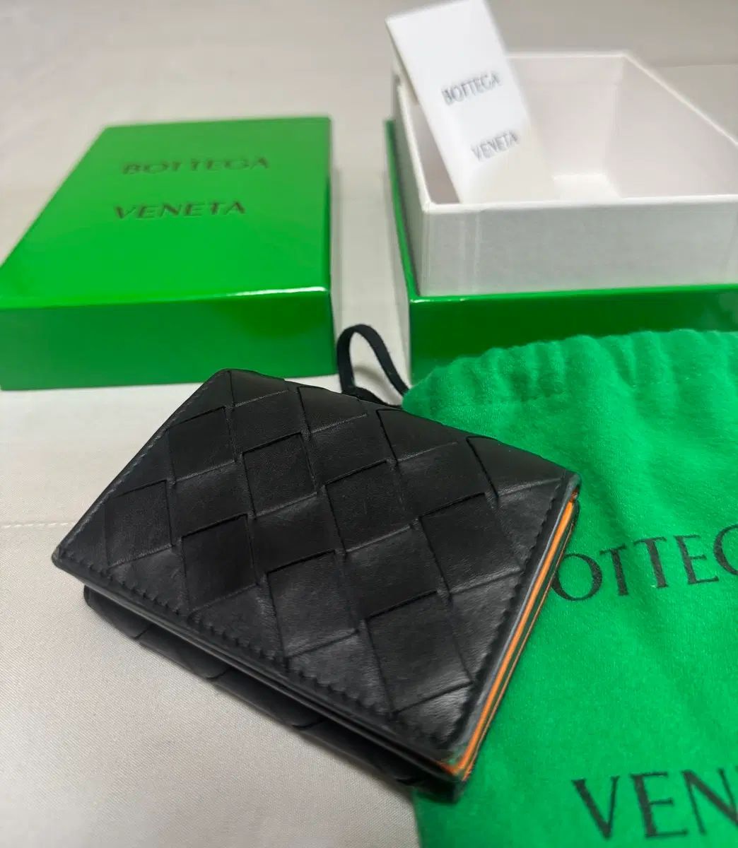 正規品 Bottega Veneta ボッテガヴェネタ 3段 二つ折り財布