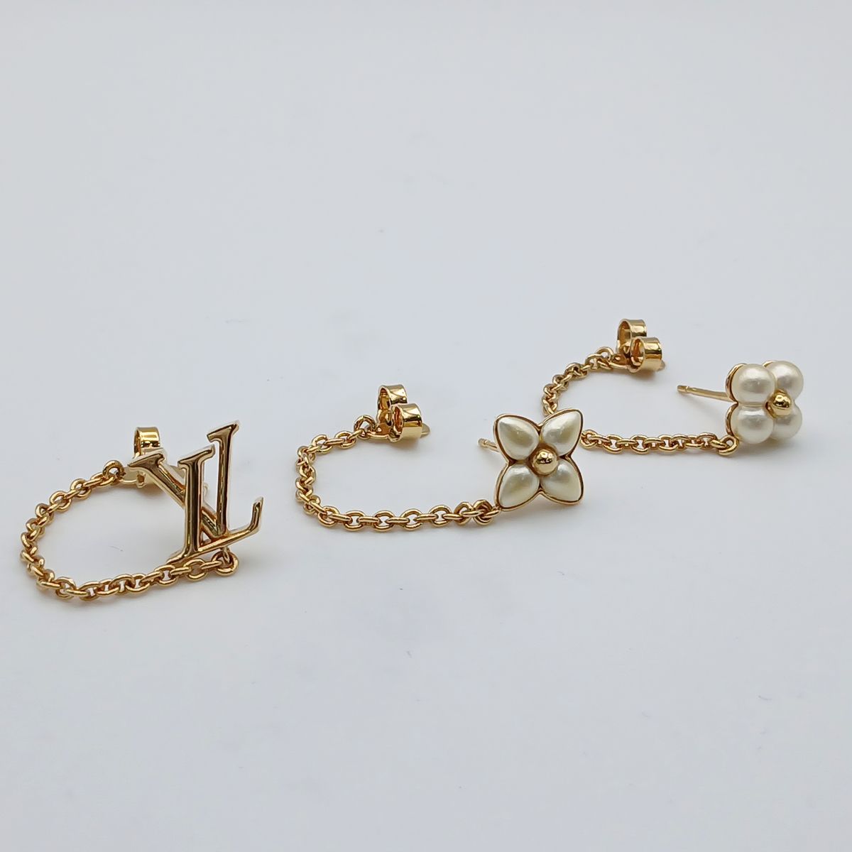 LOUIS VUITTON ルイ・ヴィトン LV フローラグラム ピアス M03015 レディース メタル 中古 42,120円
