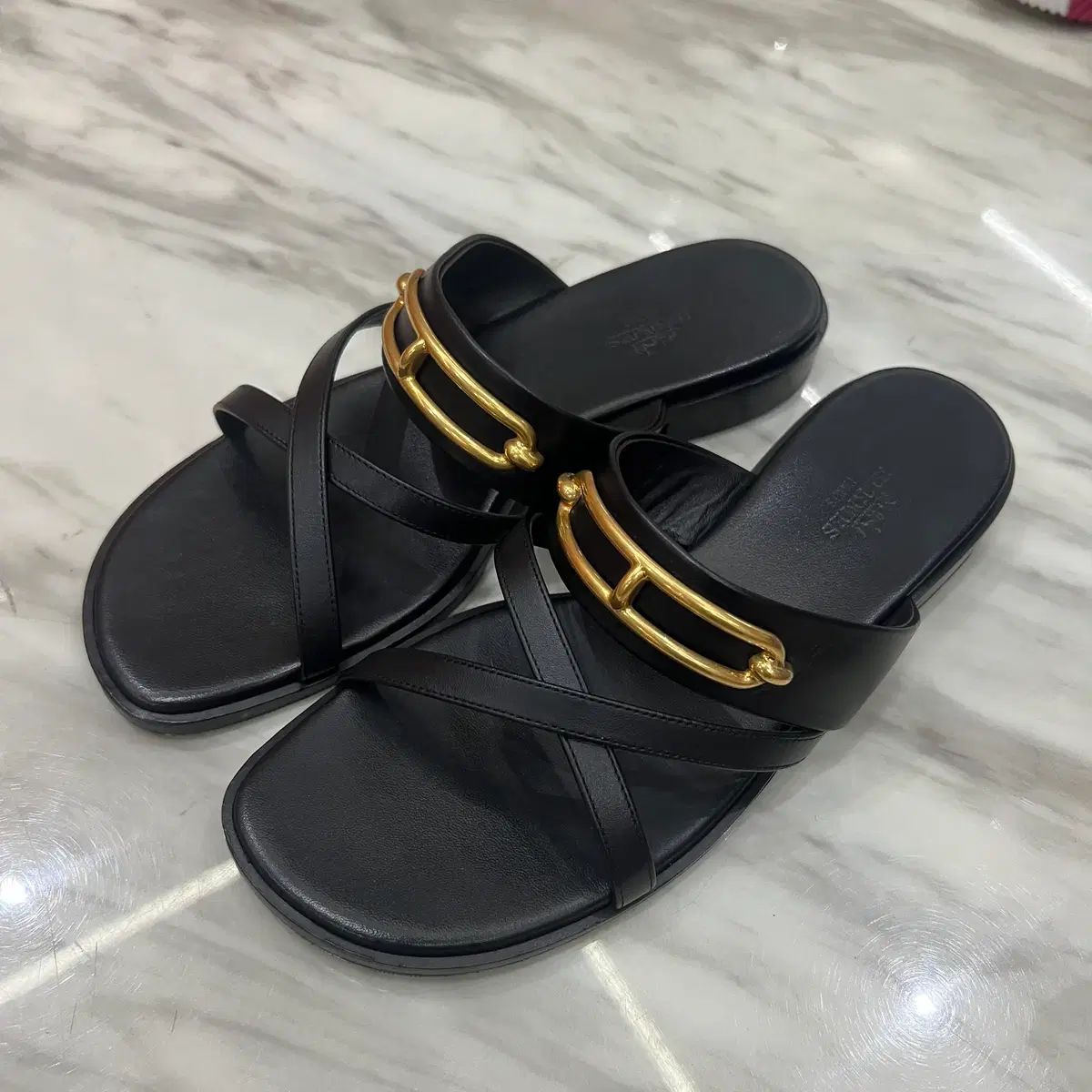 エルメス クレール ゴールド サンダル スリッパ ブラック 37(240) 102,680円