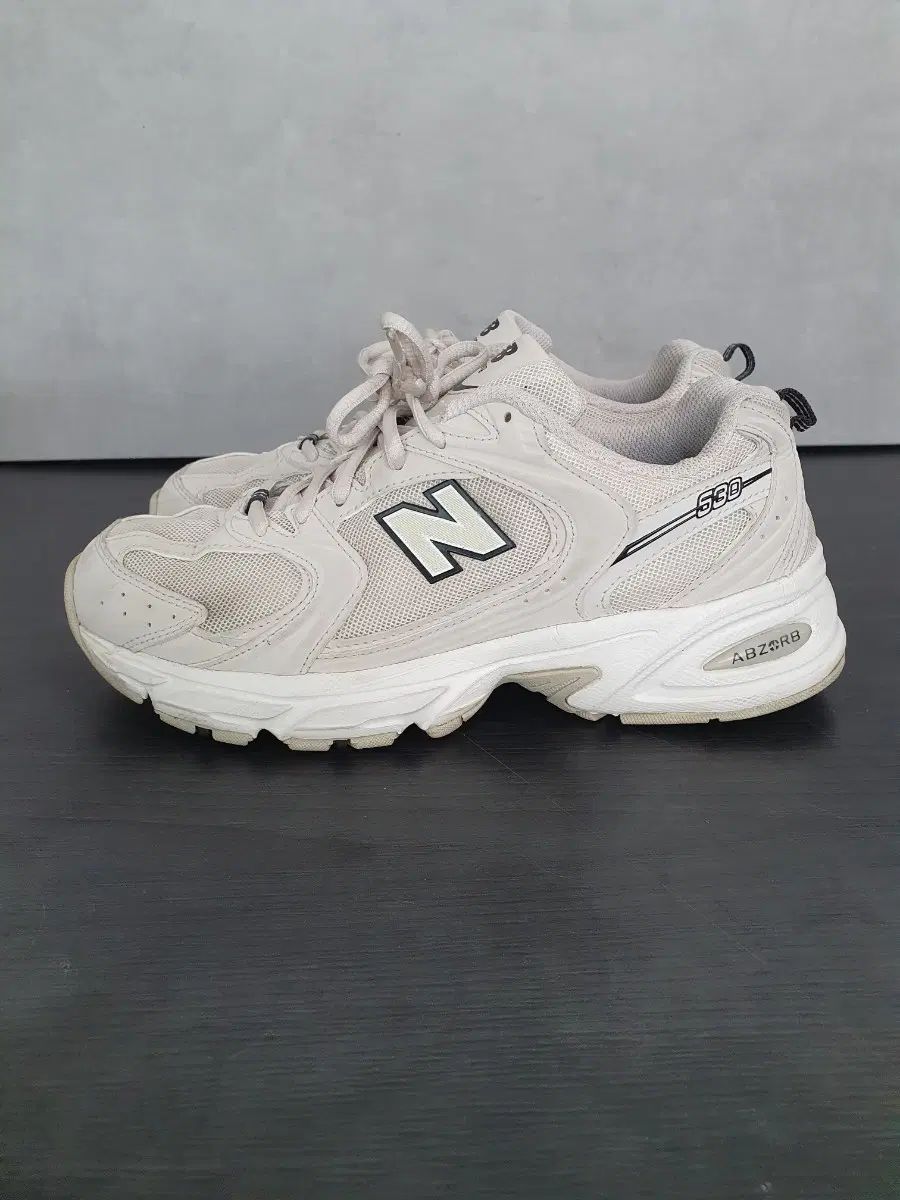 ニューバランス 530 ベージュ (240) 6,140円