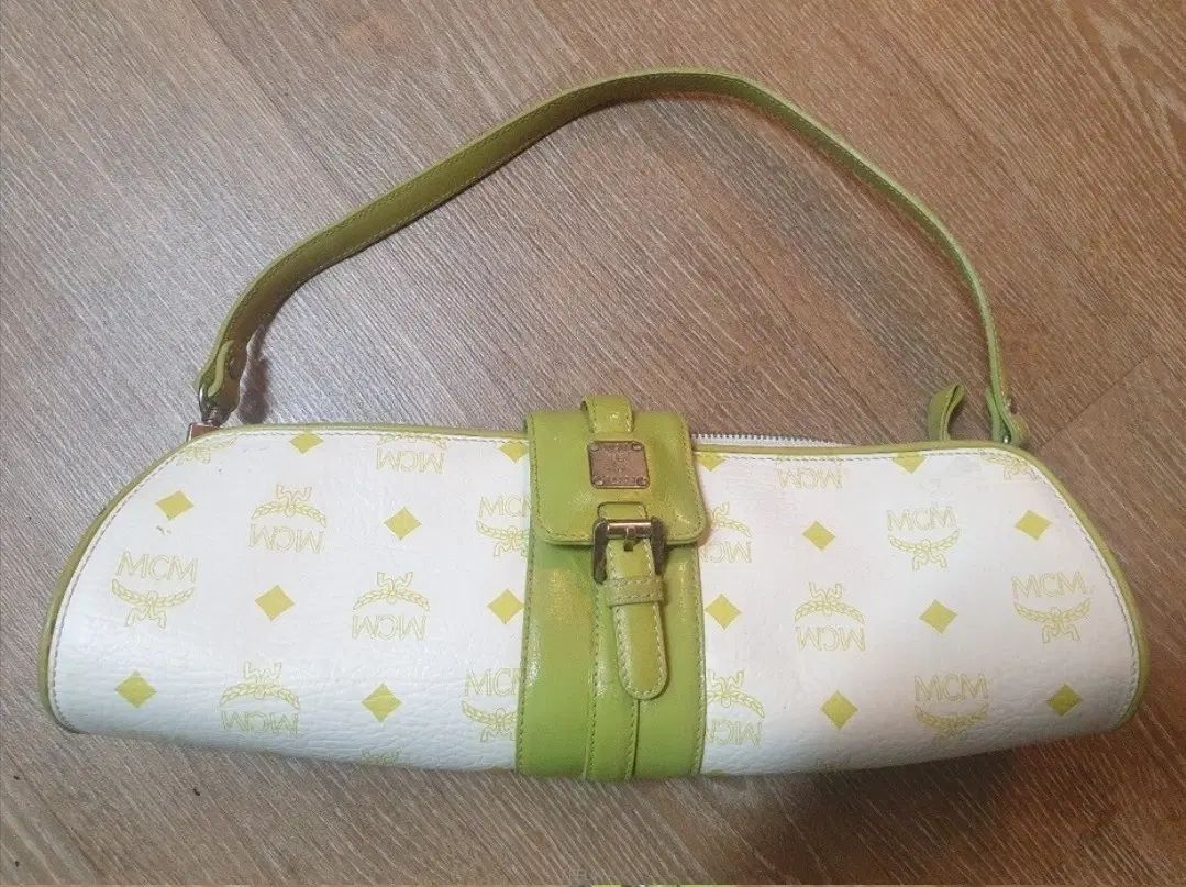 正規品/レア MCM ロゴ Classic ライム グリーン 希少な ショルダーバッグ