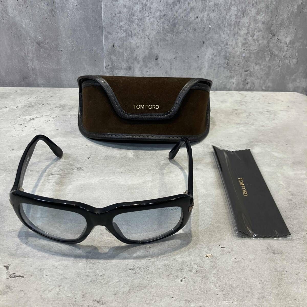 TOMFORD サングラス Bailey-02 TF885 ブラック トムフォード 18,690円