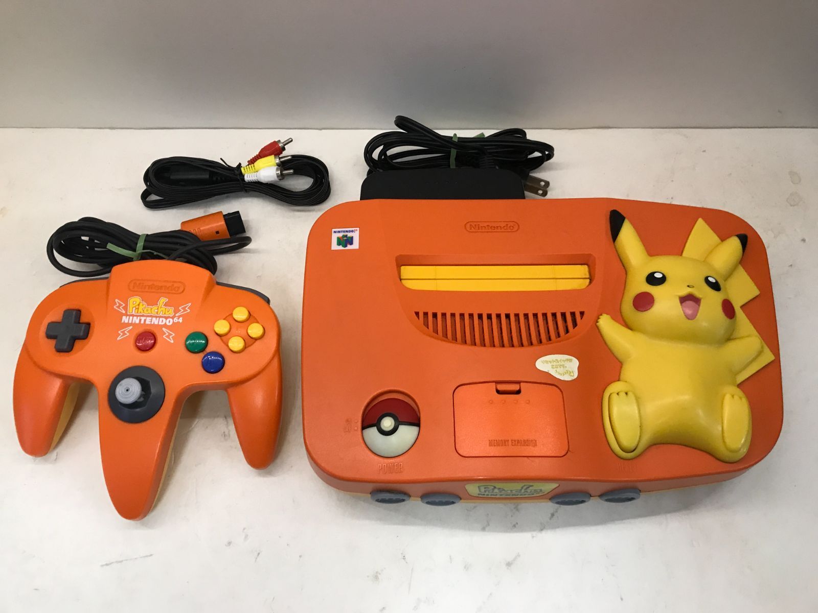 【カメ】【HD】箱・説明書無し　ニンテンドウ64本体 ピカチュウ オレンジ＆イエロー　Nintendo64　111