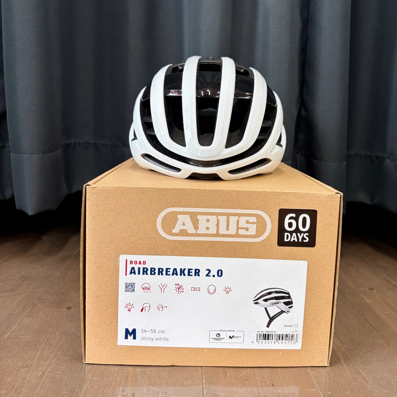 【極美品】ABUS AIRBREAKER 2.0 Mサイズ アブス エアーブレイカー JCF公認 ホワイト ヘルメット ロードバイク 自転車
