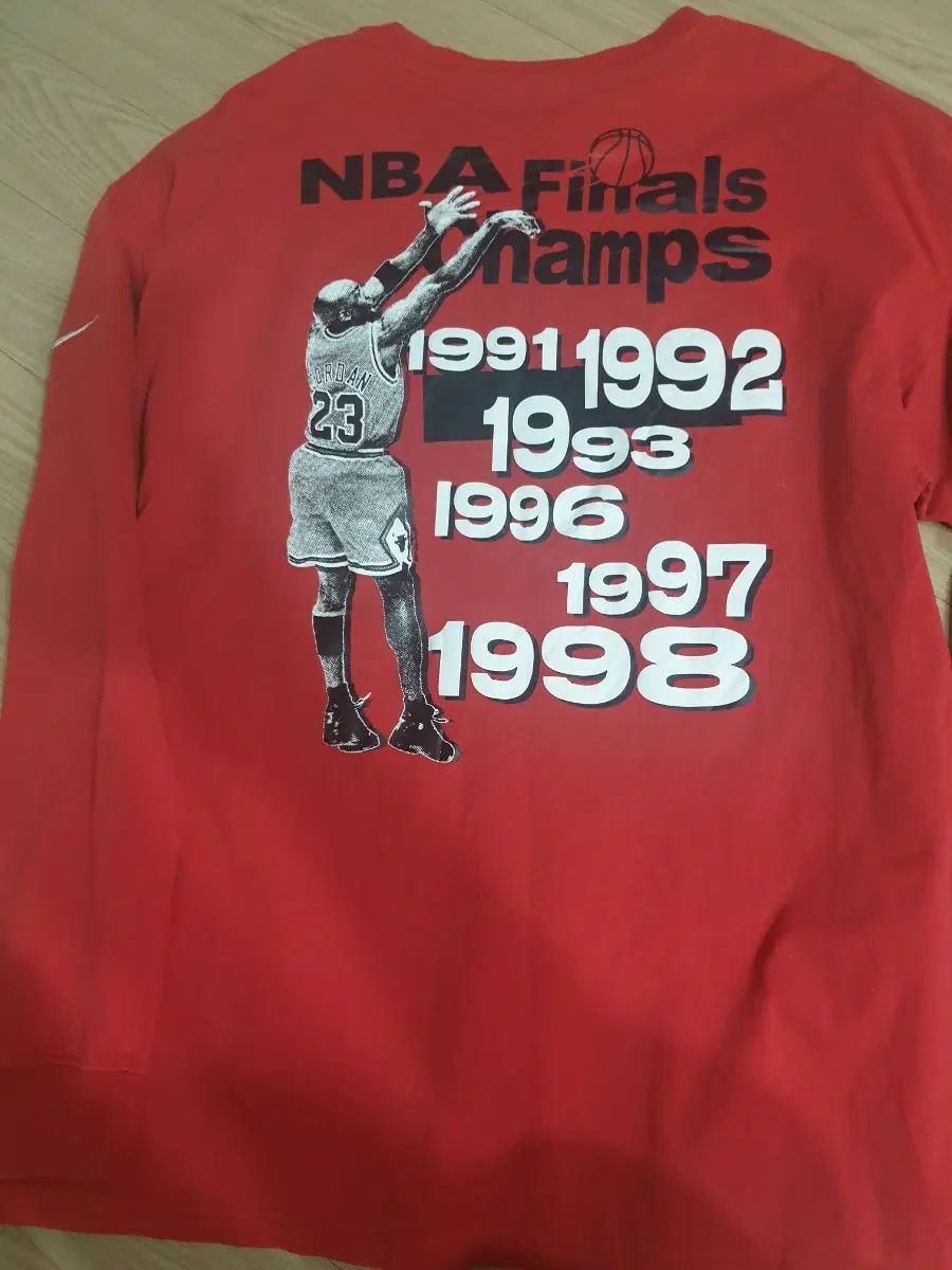 ナイキ エア ジョーダン NBA ファイナル チャンピオン Tシャツ